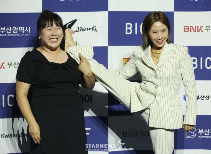 Kim Min-kyung and Shin Bong-seon ‘Funny and Sexy’ [★Photos]