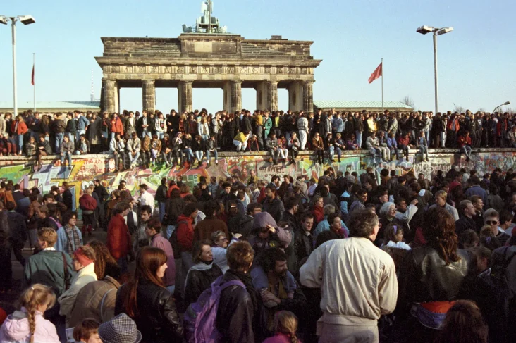 Historical Events of the 1980s: A Timeline | America, History, Culture, News, & Politics