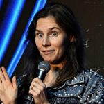 Amanda Knox says her murder trial evidence was ‘just vibes’ in comedy show | News UK Amanda Knox says her murder trial evidence was ‘just vibes’ in comedy show | News UK